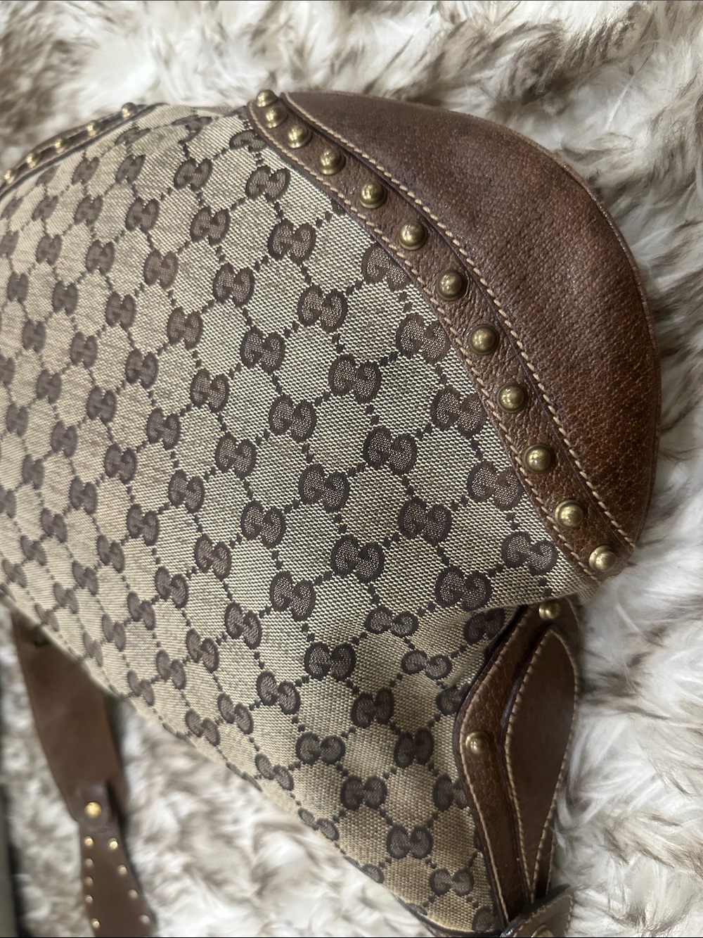GUCCI Tan/Brown GG Canvas Shoulder Bag W/Studded Red & green Leather Strap - Picture 4 of 8